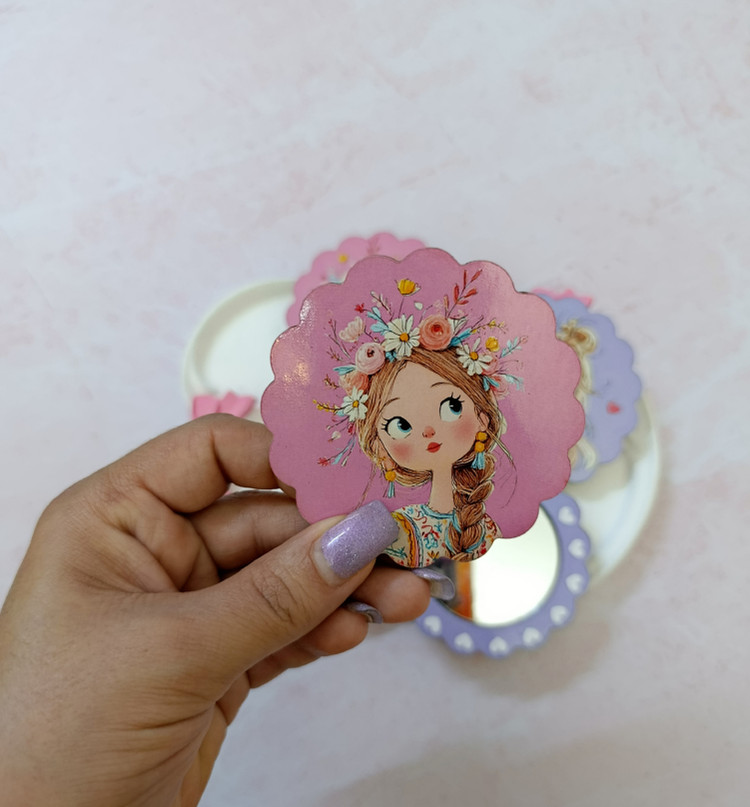 آینه دخترانه چوبی